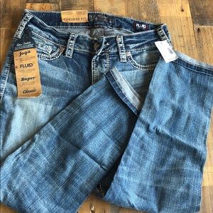 SILVER JEANS. TUESDAY FIT. NWT W28/L23